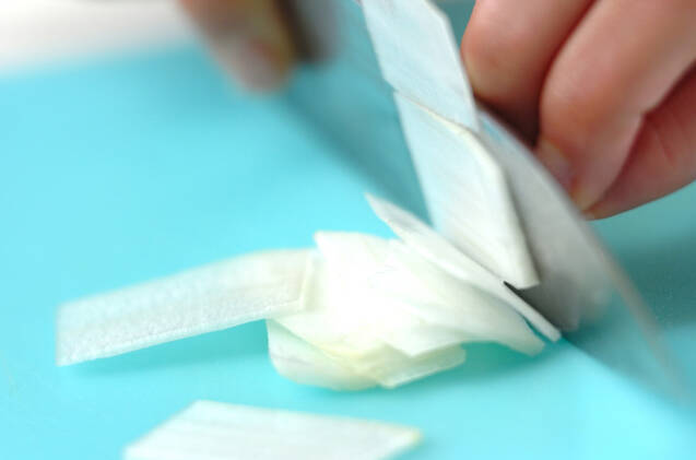 ウドとベーコンのサラダの作り方の手順1