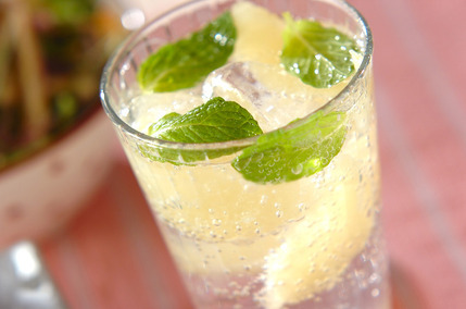 グレープフルーツのミントソーダー