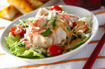 ゆで鶏と野菜のゴママヨがけ