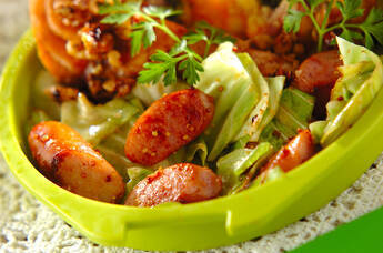 キャベツとソーセージのマスタード炒め