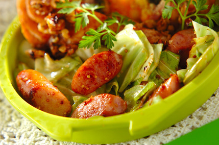 キャベツとソーセージのマスタード炒め