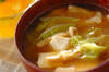 白菜と豆腐の麦みそ汁の作り方の手順