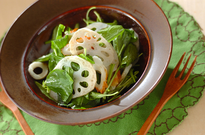 レンコンとルッコラのサラダ 副菜 レシピ 作り方 E レシピ 料理のプロが作る簡単レシピ