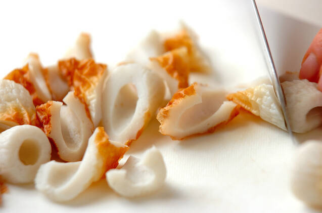 お手軽食材で！ちくわとコンニャクの煮物の作り方の手順1