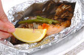 野菜たっぷり！サーモンのバターホイル焼きの作り方10