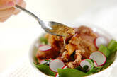 カリカリ豚肉のサラダ仕立ての作り方2
