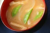 玉ネギと油揚げのみそ汁