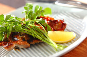 皮パリパリ！ニンニク香る基本のチキンソテー