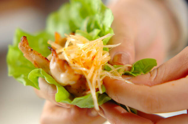 豚バラ肉サンチュ巻きの作り方の手順5