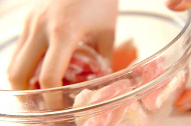 豚バラ肉サンチュ巻きの作り方の手順1