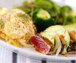 鮭とポテトの重ね焼き アボカドのサラダ