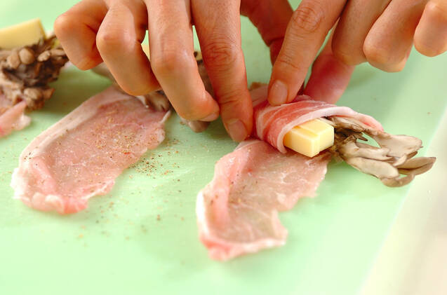 キノコとチーズの豚肉ロールの作り方の手順2