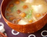 ナメコと麩のみそ汁