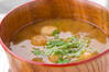 玉ネギと麩のみそ汁の作り方の手順