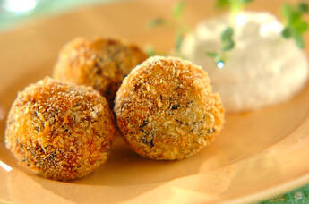 ヒジキコロッケの豆腐クリーム添え