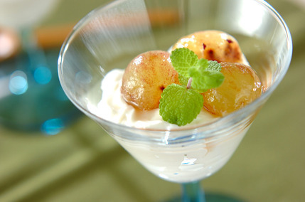 巨峰と水きりヨーグルトのデザート