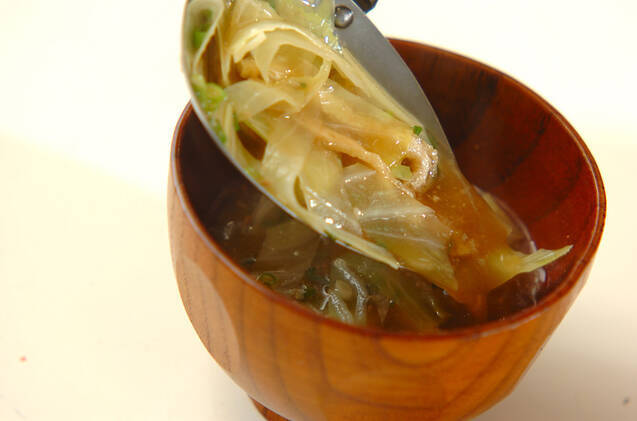 ザク切りキャベツのみそ汁の作り方の手順4