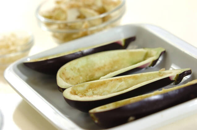 ナスボートのミートグラタンの作り方の手順1