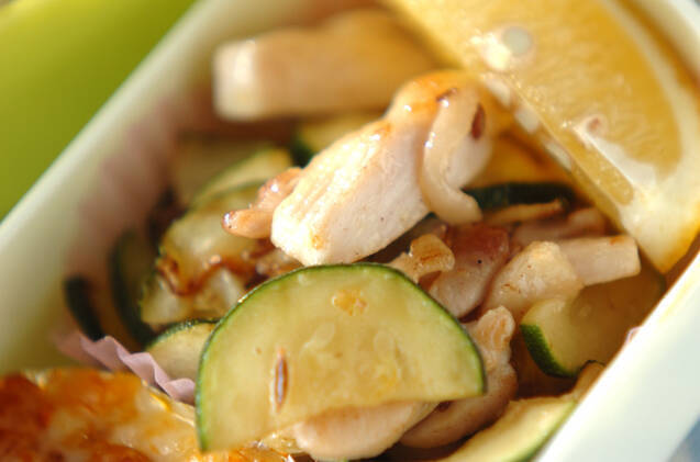 ズッキーニとチキンのクミンソテー