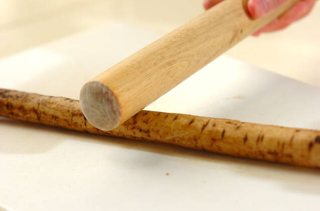 たたきゴボウのゴマ酢和えの作り方の手順1