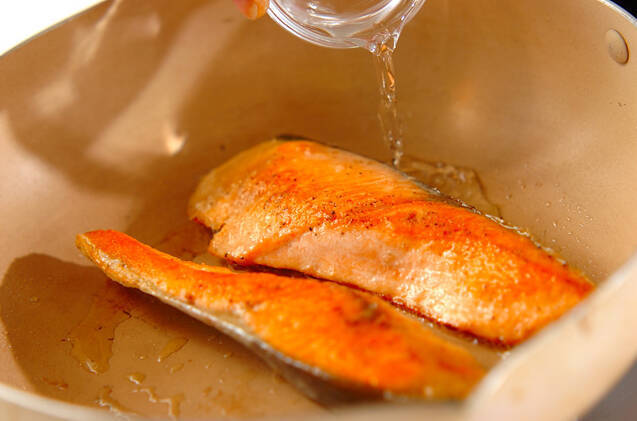 サーモンのバターソテーの作り方の手順3