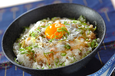 ふわふわ食感 シラス納豆丼 レシピ 作り方 E レシピ 料理のプロが作る簡単レシピ