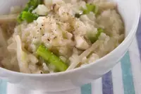 熱々で食べたい 小アジとアスパラガスの簡単アヒージョ 副菜 レシピ 作り方 E レシピ 料理のプロが作る簡単レシピ