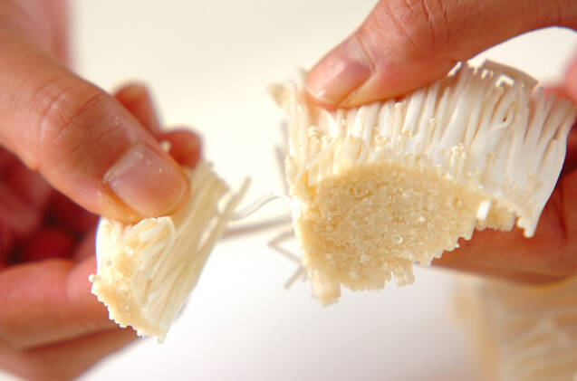 エノキとホタテ缶のトロトロ中華スープの作り方の手順1