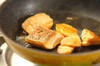 鮭の甘辛ゴマまぶしの作り方の手順2