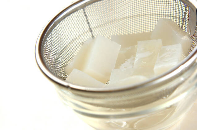 コンニャクのピリ辛炒めの作り方の手順1