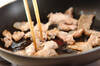 ご飯がもりもりすすむ！豆苗と豚肉のオイスターソース炒めの作り方の手順4