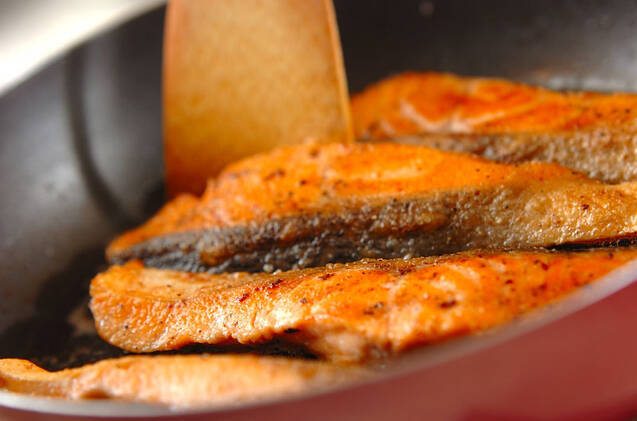 サーモンのチーズ包み焼きの作り方の手順1