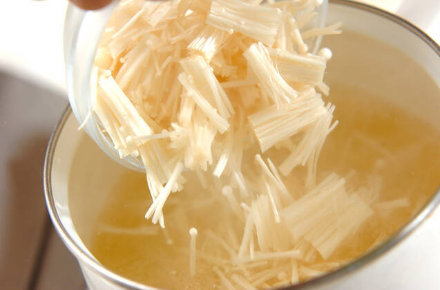 エノキのみそ汁の作り方の手順2