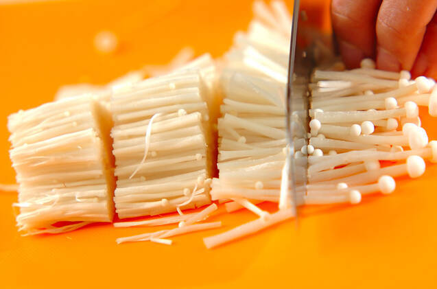 エノキのみそ汁の作り方の手順1