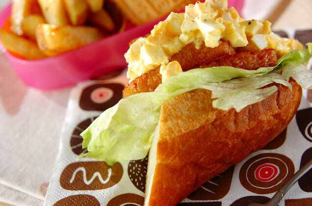 厚切りベーコンと卵のサンド