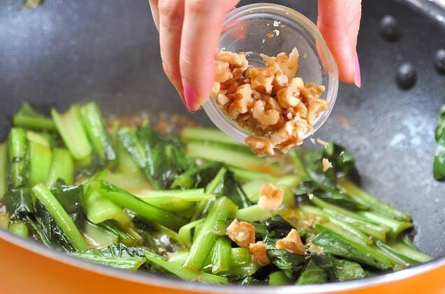 小松菜のラー油炒めの作り方の手順5