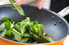 小松菜のラー油炒めの作り方の手順4