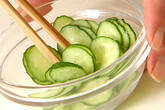 キュウリのサラダの作り方1