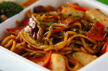 イカとシメジのソース焼きそば