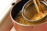 エノキと豆腐の白みそ汁の作り方1