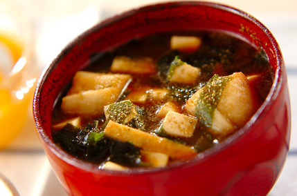 豆腐と麩の赤だし