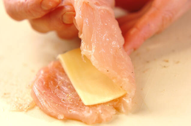 とろけるチーズチキンカツの作り方の手順2