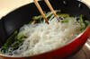 しらたきとシシトウのピリ辛炒めの作り方の手順3