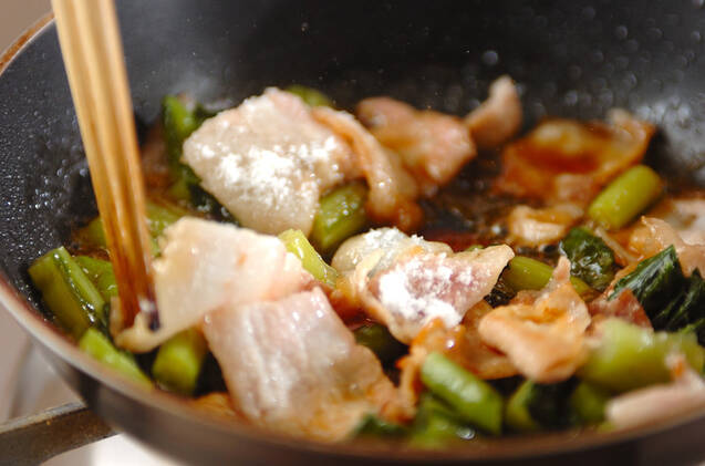 豚肉と野沢菜炒め丼の作り方の手順2