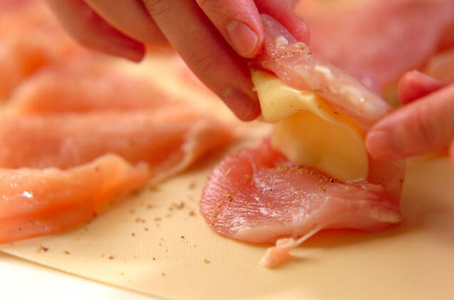 チーズ入りチキンカツの作り方の手順1