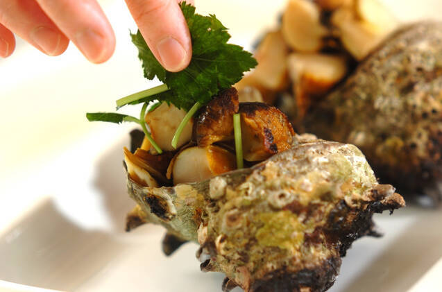 磯の味を堪能！サザエのつぼ焼きの作り方の手順4