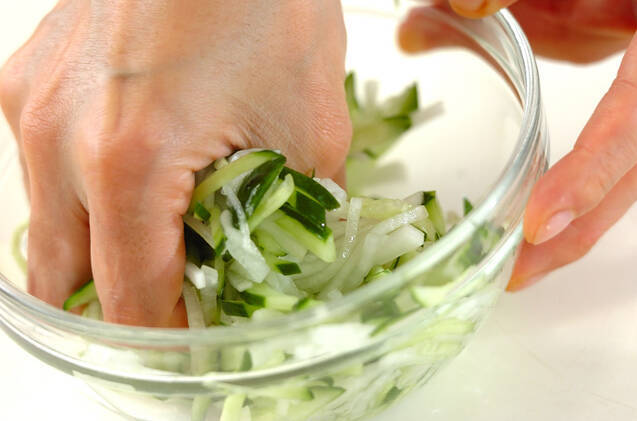 塩もみキュウリと大根のホタテゴママヨ和えの作り方の手順5