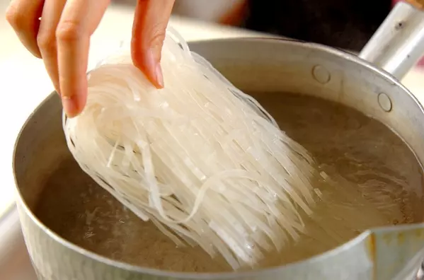 冷やしグリーンカレーのフォーの作り方2