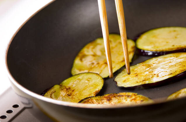 ナスのミートグラタンの作り方の手順1