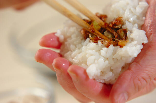 セロリのおにぎりの作り方の手順4